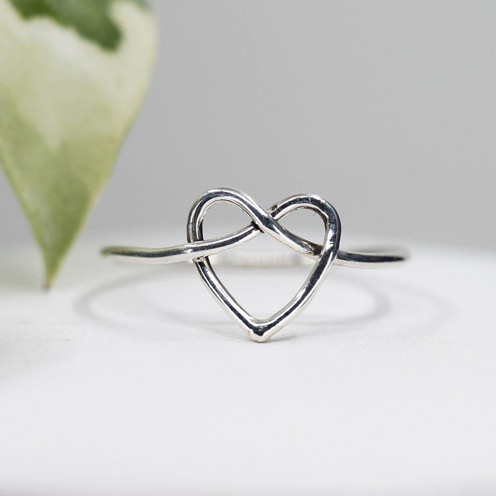 Knot a Heart Ring – Size O 1/2
